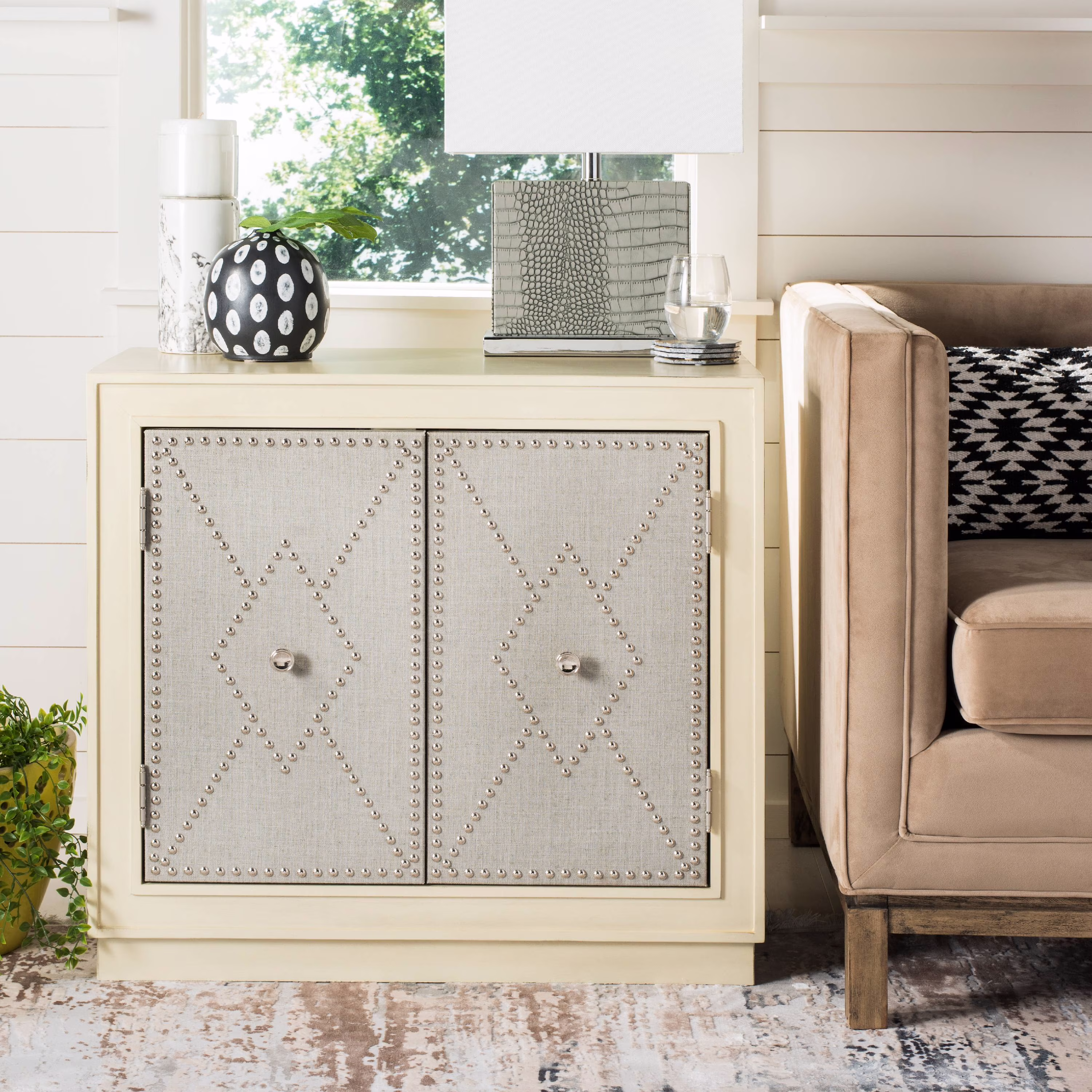 SAFAVIEH Erin Farmhouse 2 Door Chest with Nailheads, Light Grey/Nickel