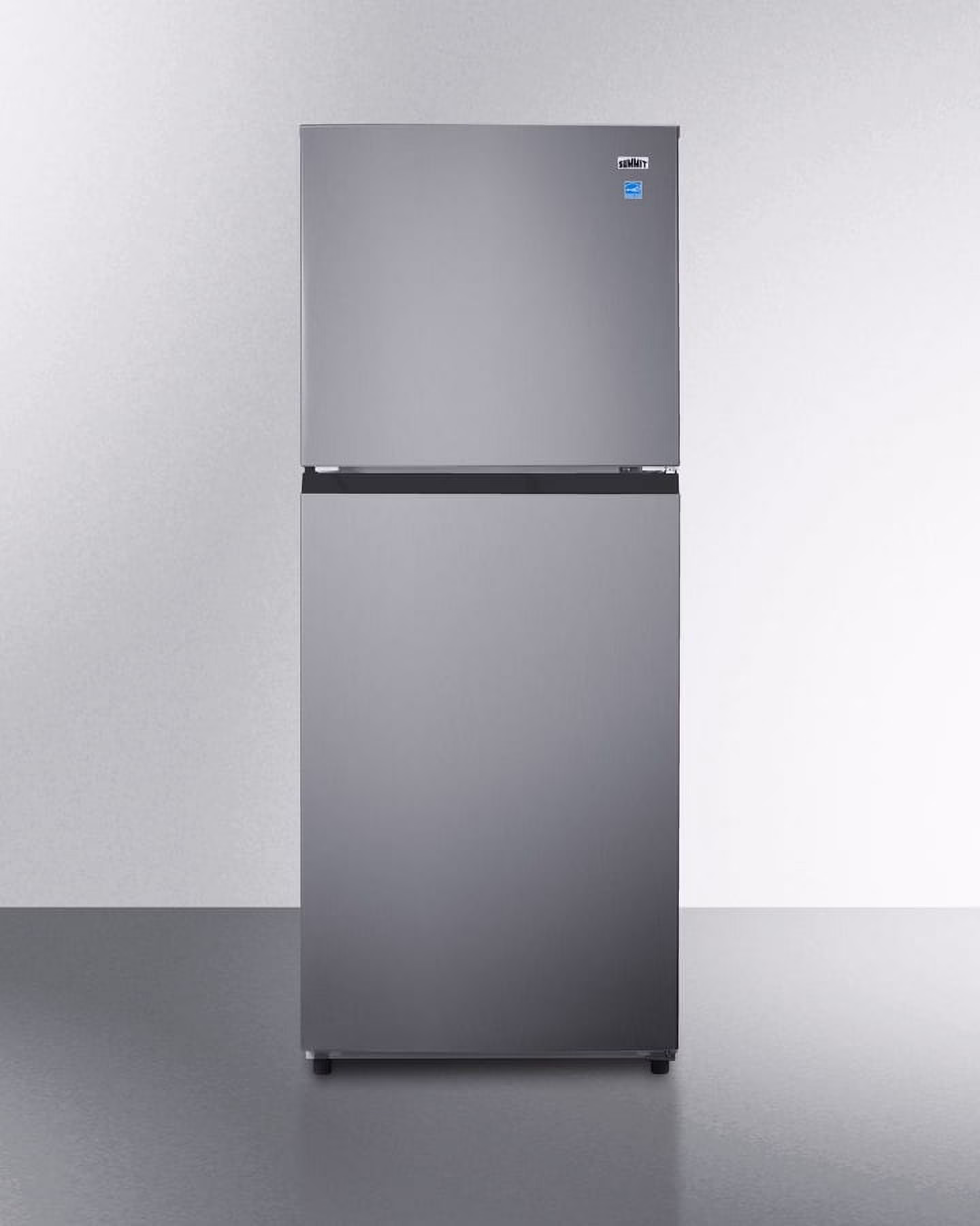 24" Wide Top Mount Refrigerator-Freezer with Icemaker, white