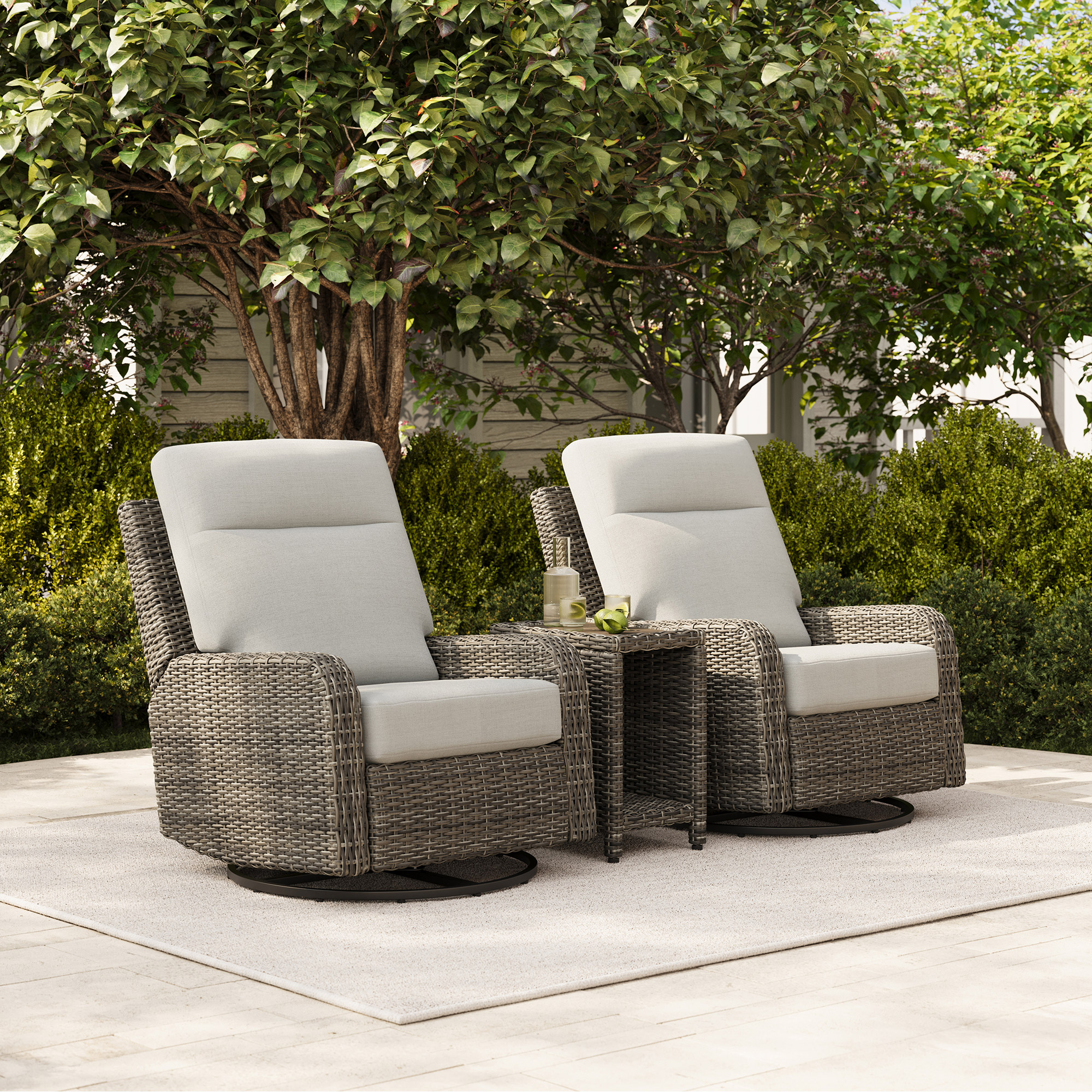 Thomasville Elko 3-piece Outdoor Swivel Glider Recliner Set