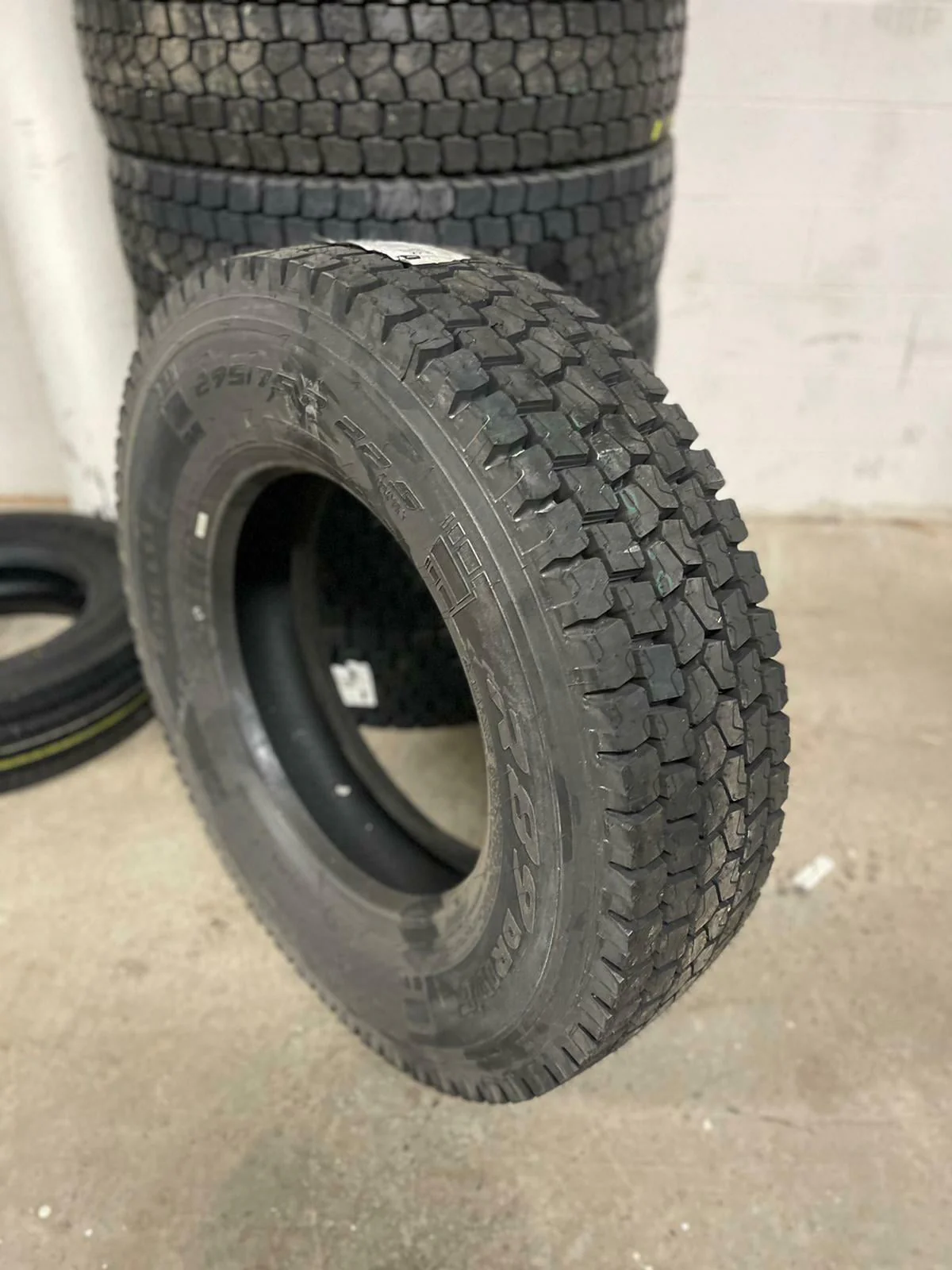Set of 2 Tires 11R24.5 Pirelli R89 Drive Closed Shoulder 16 Ply M 149/146